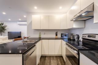 Chic City Hideaway, Vibrant Heart of Montreal - 9