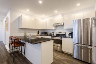 Chic City Hideaway, Vibrant Heart of Montreal - 6