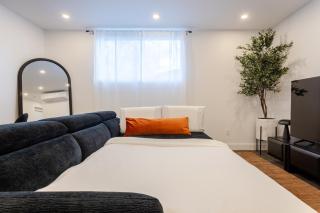 Chic City Hideaway, Vibrant Heart of Montreal - 7