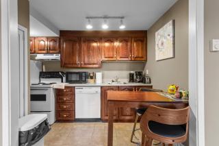 Midstream Manor 1BR Parking WiFi - 8
