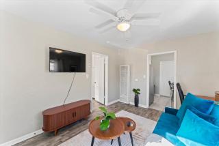 Stylish & Comfy Gem in North Park, Walk to Restaurants, Bars, and Breweries - 7