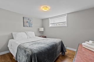 Stylish 2BR WiFi Parking MUN Walk - 4
