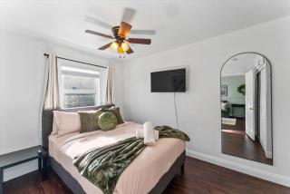 Colorful & Cozy Oasis in North Park Walk to Restaurants, Bars, and Breweries - 9