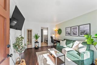 Colorful & Cozy Oasis in North Park Walk to Restaurants, Bars, and Breweries - 0