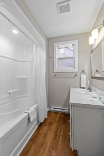 Spacious 3BR WiFi WD Parking - 3