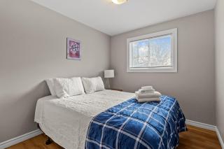 Spacious 3BR WiFi WD Parking - 1