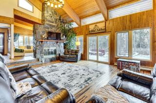Hike, Ski and Soak! Spacious Anchorage Getaway - 0