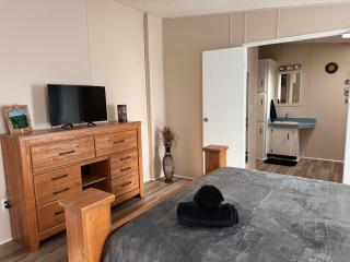 Master with Private Bathroom - 9