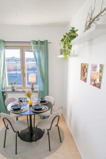 Scandi-Boho 1BR Calm & Well-Connected Location - 3