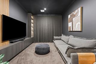 Luxe Coastal Retreat - 9