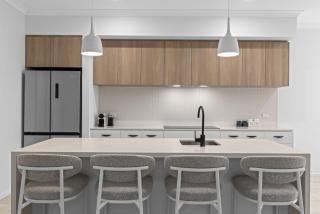 Luxe Coastal Retreat - 8