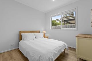 Luxe Coastal Retreat - 6