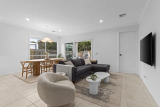 Luxe Coastal Retreat - 2