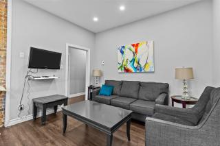 Modern 2BR W&D Wi-Fi Parking - 8