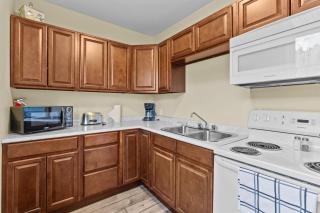 Pet-Friendly 2BR Wi-Fi Parking - 5