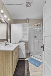 Pet-Friendly 2BR Wi-Fi Parking - 6