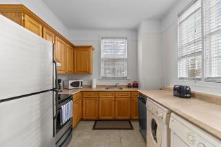 Charming 2BR Wi-Fi Off-Street Parking - 9