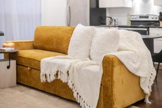 Stylish Retreat Near Crescent & Sainte-Catherine - 1