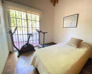 Casa con jardín, quincho y piscina privada - 7