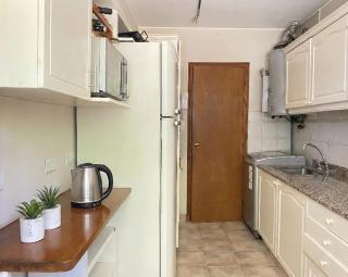 Casa con jardín, quincho y piscina privada - 6