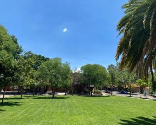 Casa con jardín, quincho y piscina privada - 3