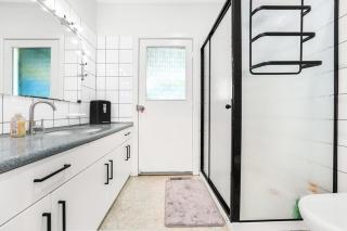 Spacious 5BR Home with Pool in Heidelberg Heights - 9