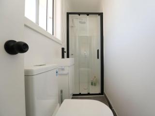 Spacious 5BR Home with Pool in Heidelberg Heights - 6