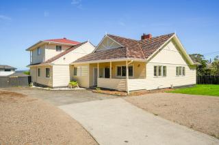 Spacious 5BR Home with Pool in Heidelberg Heights - 4