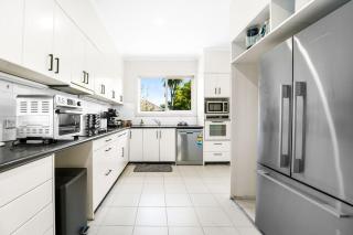 Spacious 5BR Home with Pool in Heidelberg Heights - 1
