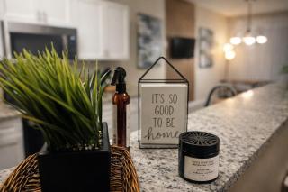 Modern Condo Prime Area 1 min to Beale Street Gated Parking - 2