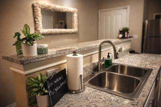 Modern Condo Prime Area 1 min to Beale Street Gated Parking - 1