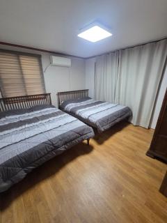 Park's Guesthouse B near Gwangalli beach in Busan - 2