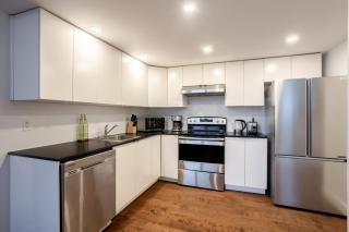 Urban Haven, Modern Comfort in Downtown MTL - 9