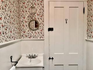 Twin Oaks Near Lake Wallenpaupack Historic Home - 3