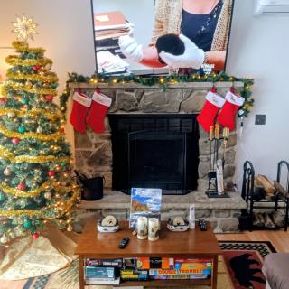 Hideout Pocono Chalet - 7