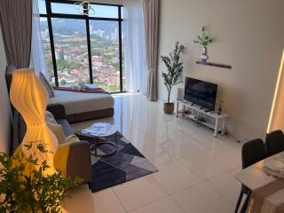 Georgetown#Beacon Executive Suite SkyPool#Luxury&Glamorous Suite#2BR#Living Room with Queen Bed - 0