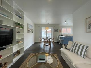 Complete Host Caroline St Apartments - 9