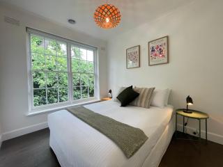 Complete Host Caroline St Apartments - 1