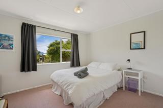 Lake Hawea Family Holiday Home - 3