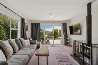 Lake Hawea Family Holiday Home - 9