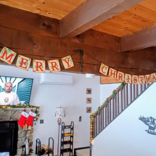 Hideout Pocono Chalet - 9