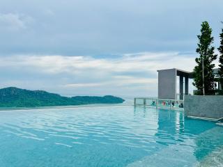 Iconic Regency Seaview Homestay with Rooftop Pool - 2
