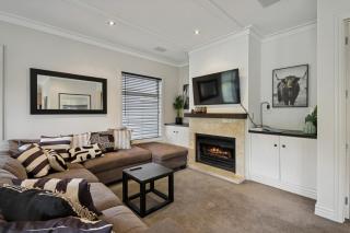 Cardrona Villa with Pool and Jacuzzi - 9