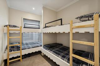 Cardrona Villa with Pool and Jacuzzi - 1