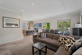 Cardrona Villa with Pool and Jacuzzi - 8