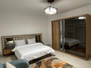 Cozy 3BR Stay in Rehab City - 4