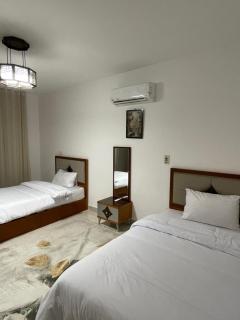 Cozy 3BR Stay in Rehab City - 1