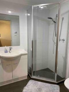 Modern spacious apartment, Airconditioned, WIFI & coffee machine - 6