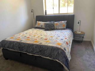 Modern spacious apartment, Airconditioned, WIFI & coffee machine - 5