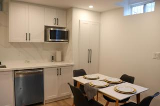 Large Walk-Out Private Apartment in Richmond Hill - 1